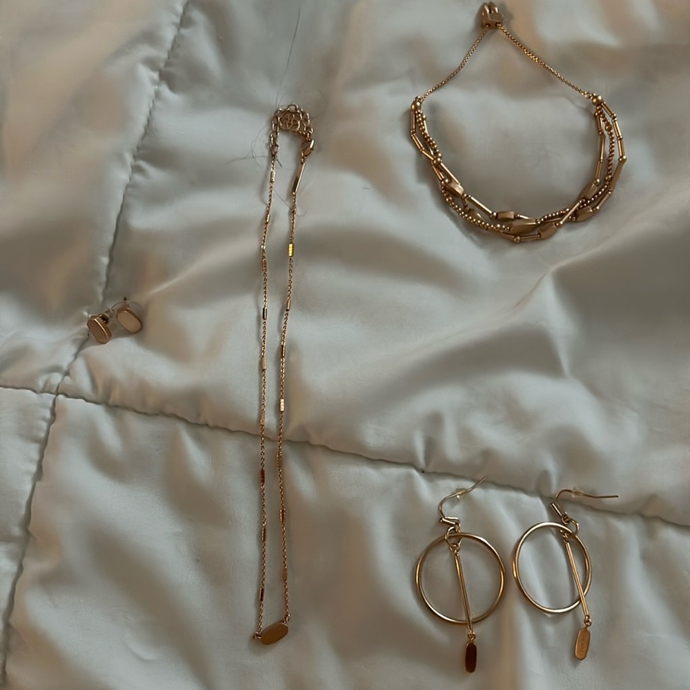 Kendra Scott rose gold set with two sets of earrings